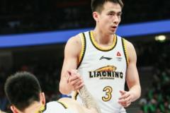 媒體人：遼寧若想贏系列賽，別跟裁判較勁，多想想比賽