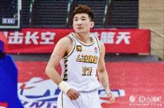 孫銘徽首節(jié)5中0無得分卻送出4助攻展現(xiàn)組織能力