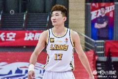 孫銘徽硬撼對手，19投8中砍下21分6助2斷