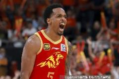 半場神勇！小巴里-布朗6中5&三分4中3狂砍19分3板5助！