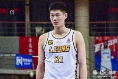 帶隊(duì)反超比分！胡金秋首節(jié)0出手次節(jié)6中4 半場(chǎng)10分4板