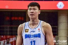 范子銘半場表現低迷：6投2中得4分，2失誤3犯規正負值-7