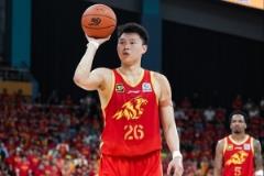 硬漢出戰(zhàn)！吳驍帶傷作戰(zhàn)22分鐘送出2分6板正負值+12