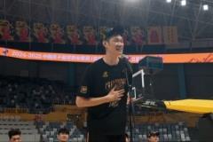 他值得！胡金秋真情發言，廣廈球迷熱情回應喊出“MVP”