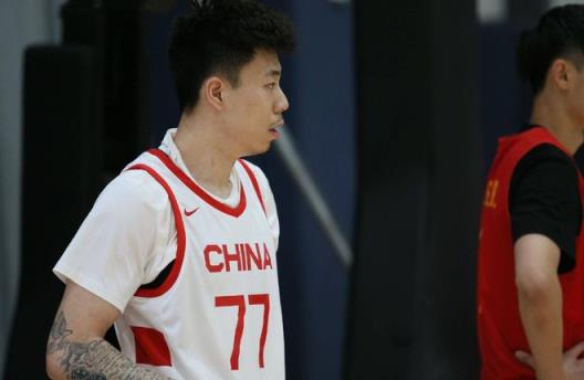 中國男籃再迎陣容調整！張鎮麟傷退，全能鋒線或緊急入隊