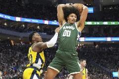 Shams：雄鹿用兩年合同留住中鋒希姆斯 第二年球員選項