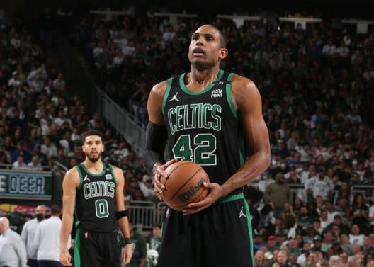 美記：湖人從旁觀者視角看，似乎不再期待簽下霍福德