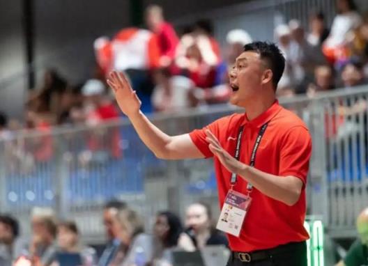 世界杯失意何妨？曲紹斌成CBA訓練營導師，球迷贊其“門子硬”