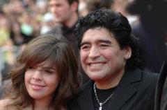 馬拉多納女兒：我們等待刑事判決，但社會已對我們下判