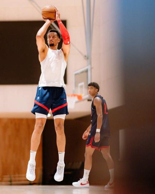 快船1簽2裁完成 新12+2名單出爐 引進兩全明星沖擊總冠軍