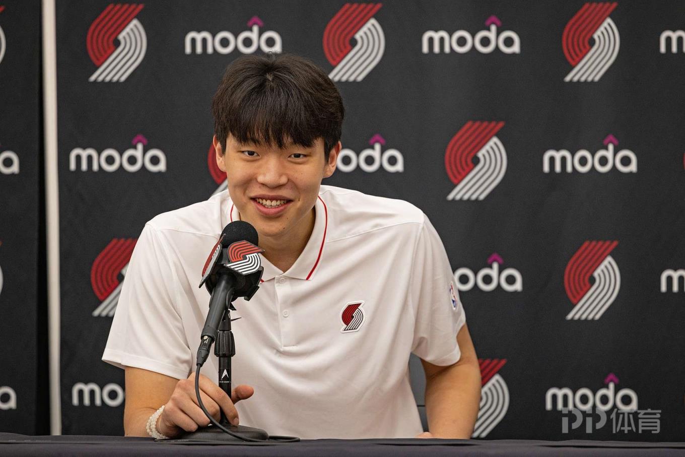 楊瀚森NBA夏聯(lián)首秀自嘲：愿只打2分鐘就被換下