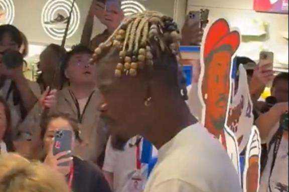 中國(guó)行有人喊“希爾德”巴特勒反應(yīng)逗笑全場(chǎng)：法克8D