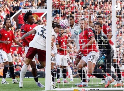 曼聯(lián)3分變0分？主場兩度遭爭議判罰！疑似漏判點(diǎn)球+阿森納進(jìn)球犯規(guī)