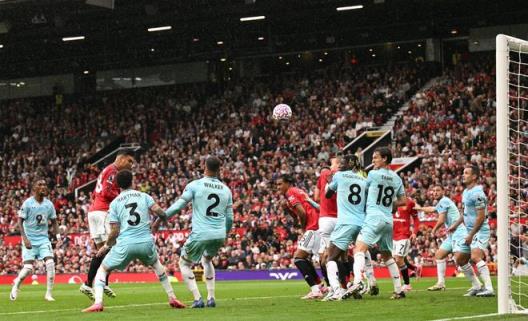 運氣真好，曼聯新賽季英超前兩個進球都是對手烏龍